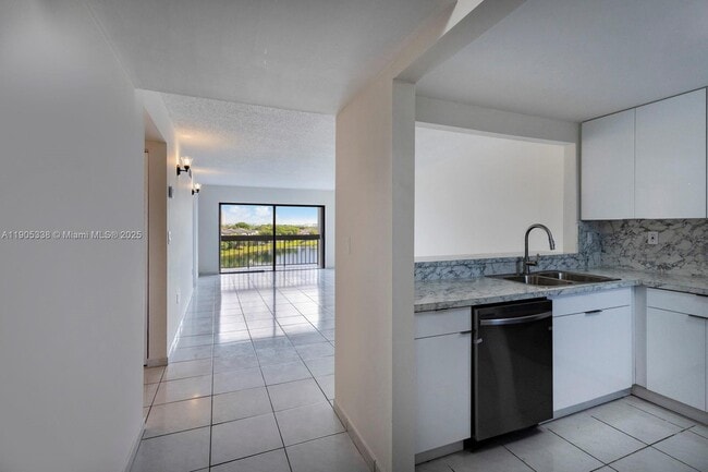 Photo - 10290 NW 9th St Cir Unidad 512