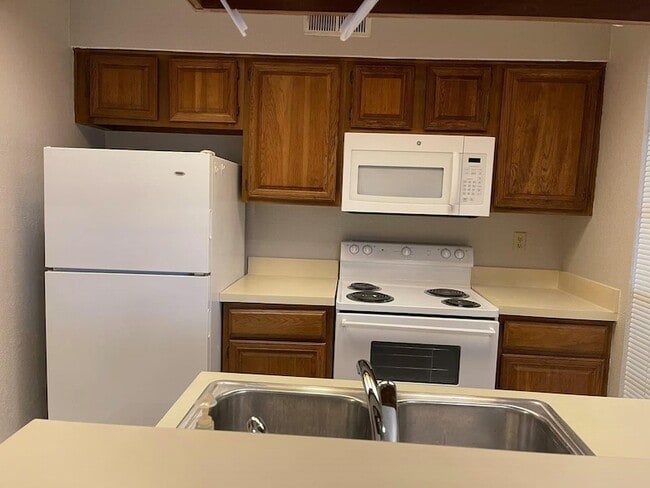 3110 Devonshire Dr Unidad 216