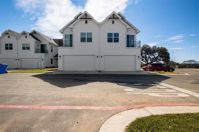 Building Photo - 267 Lourdes Ct Unit B