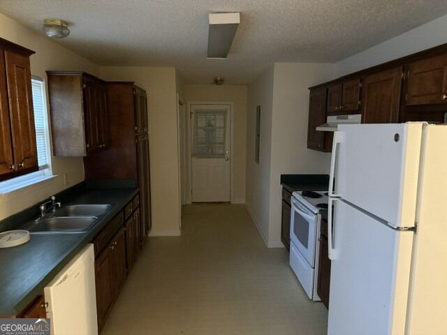 Photo - 303 Aldred Ave