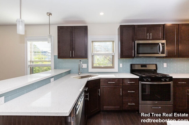 Building Photo - 39 Harvard St Unit 1