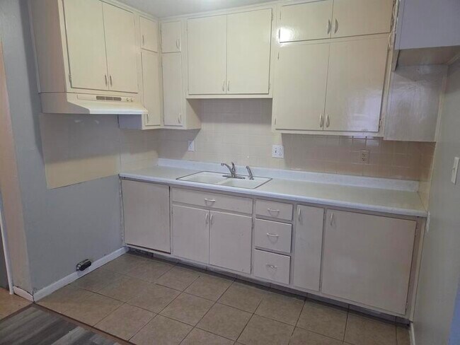 Photo - 2826 S Pennsylvania St Unit Apt C28