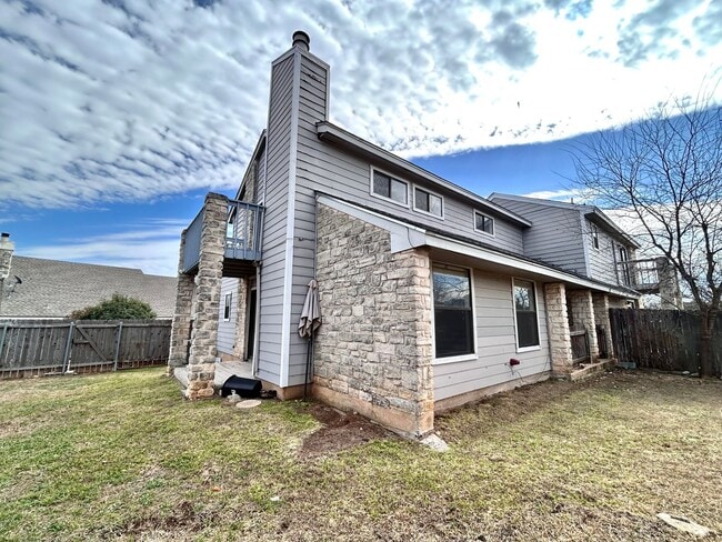 Building Photo - Horseshoe Cir, 1760 Unit 1758