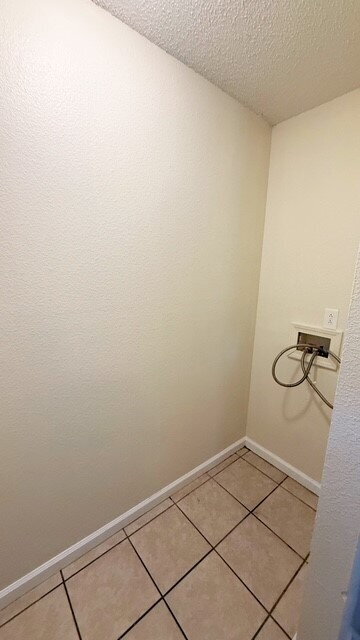 SOUTHEAST - NEWER 2 BEDROOM HOME AVAILABLE NOW!