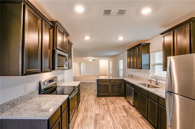 Photo - 617 Riverdale Dr