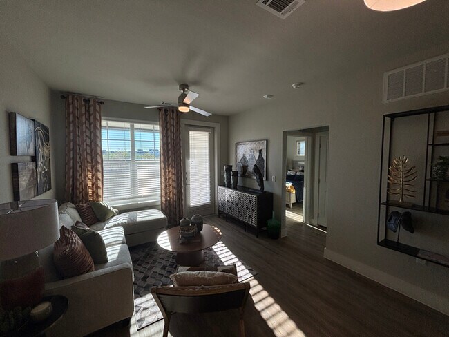 Photo - 425 El Rio St Unidad b5