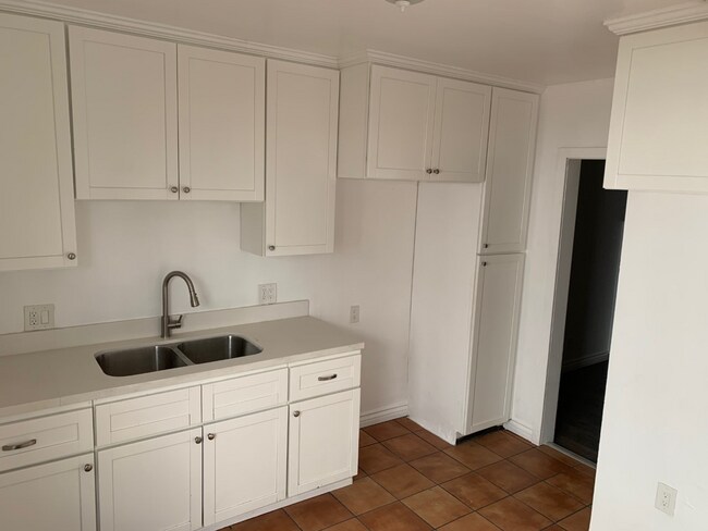 749 S Berendo St Unidad 749 - 3