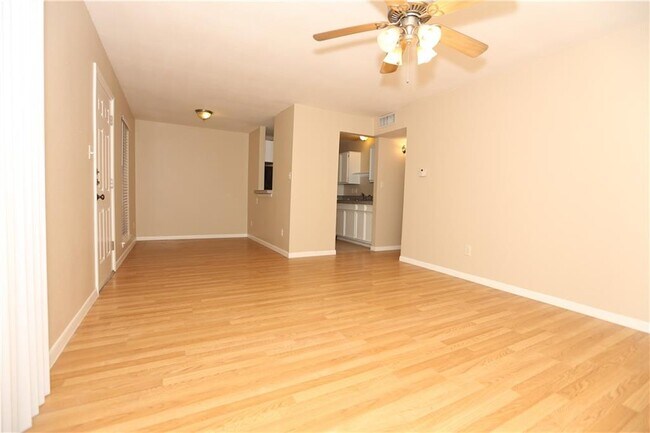 Photo - 400 W 35th St Unidad 202