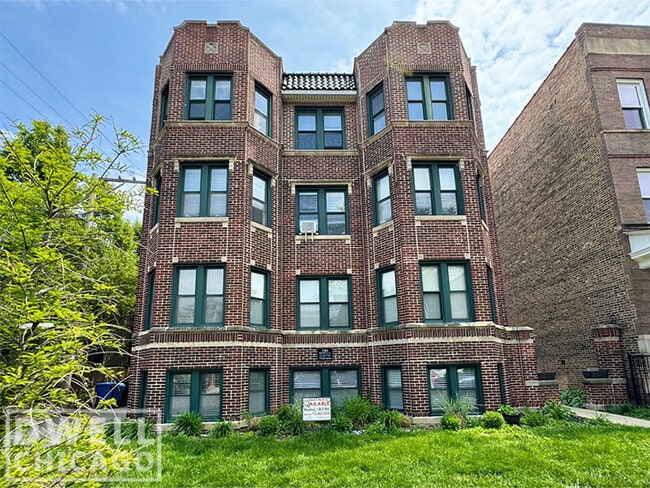 Building Photo - 3816 N Greenview Ave Unit 2