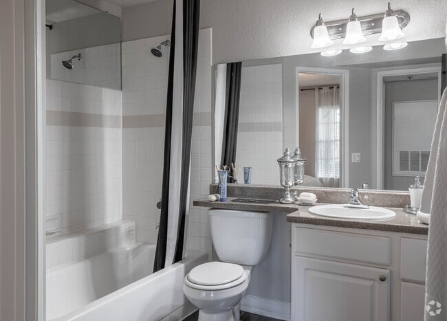 1BR, 1BA - 554 SF