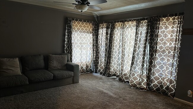 Photo - 3340 Dudley St