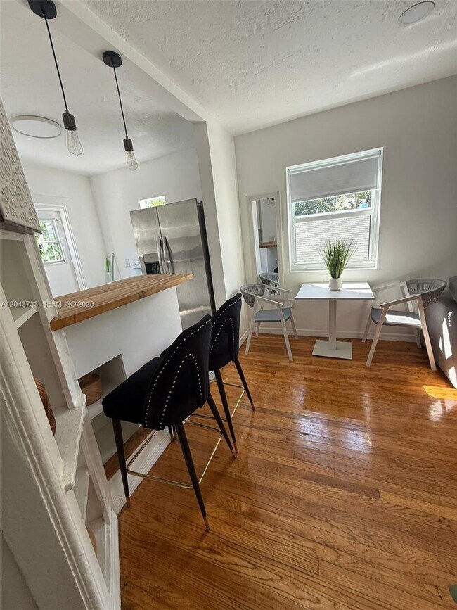 528 NE 70th St Unidad Top