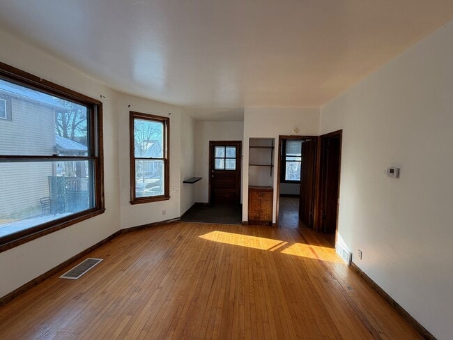 Photo - 3232 N Bartlett Ave Unit 1 (Lower)