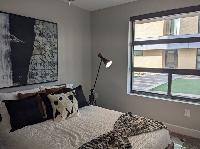 Photo - 1300 E Riverside Dr