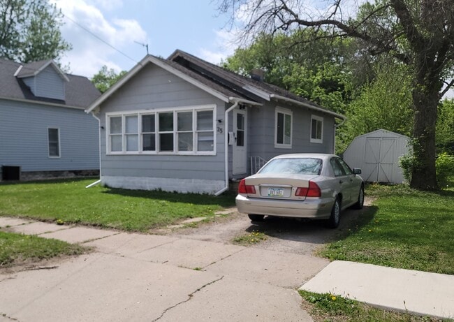 Building Photo - 25 22nd St SE Rental