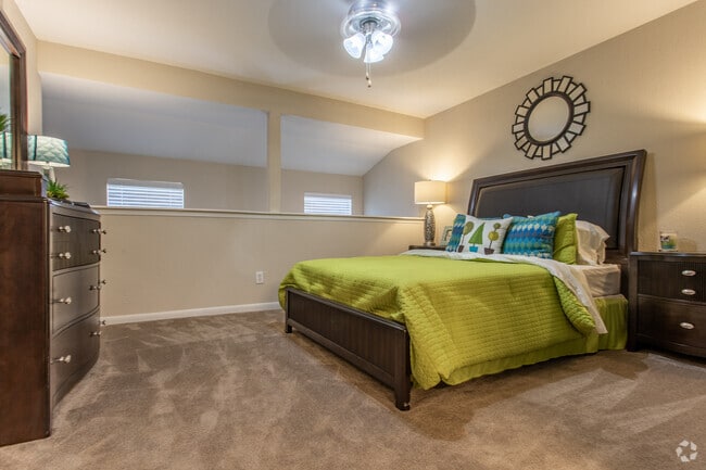 1 hab, 1,5 ba - 800 ft² - Habitación - The Abbey At Conroe