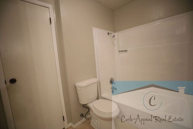 Photo - 3 Bedroom 2 Bath Home in Beautiful Neighborhood! A must see!!