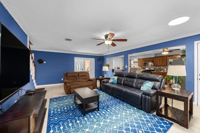 Building Photo - 6514 Vialinda Dr Rental
