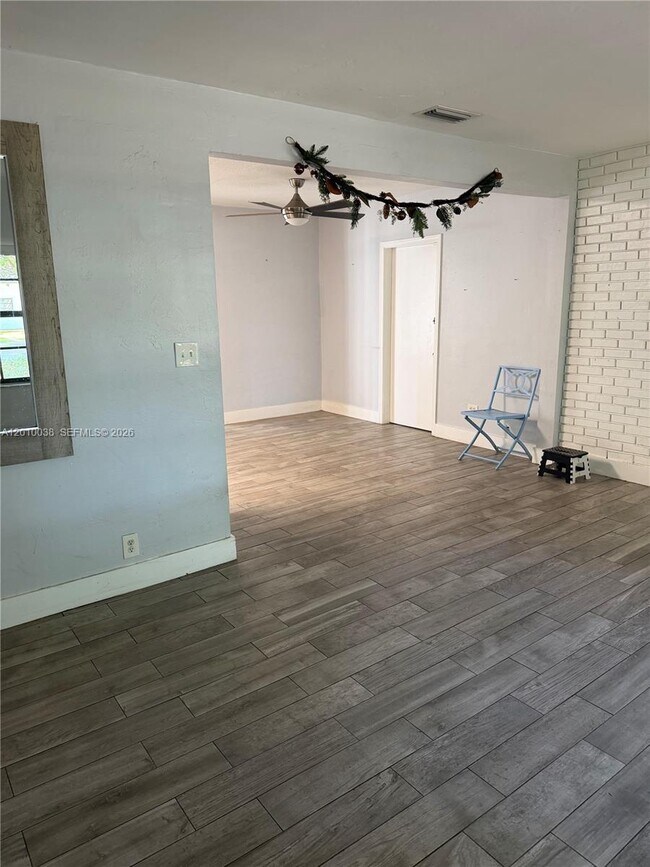 Photo - 1140 Wren Ave
