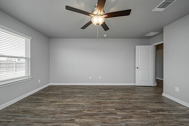 1362 Kingsgate Dr