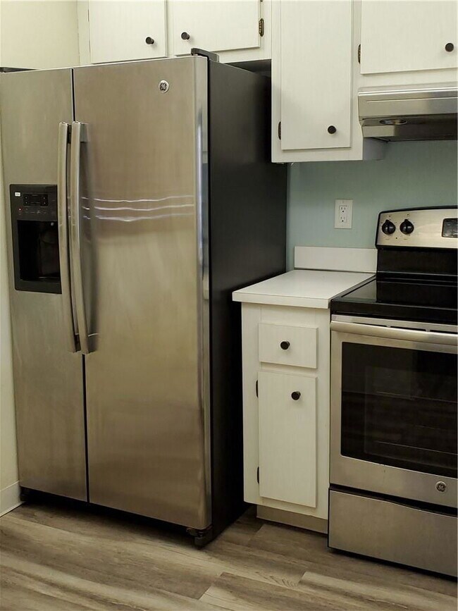 9330 Lagoon Pl Condo Unit 204 Condo for Rent in Davie, FL