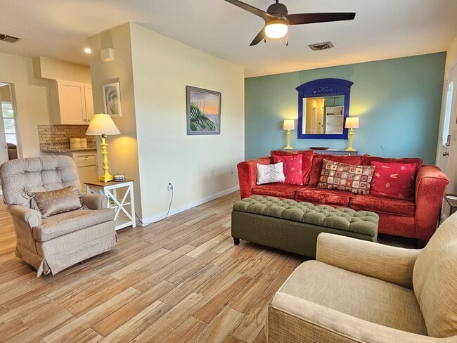 Photo - Seasonal Short-Term Pet Friendly 3 Bedroom 2 Bathroom Home in Venice East!
