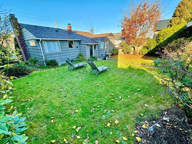 Photo - Large Mid-Century Charmer in Sunset Hill!