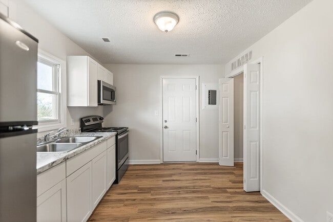 Photo - 152 Hamilton Cir