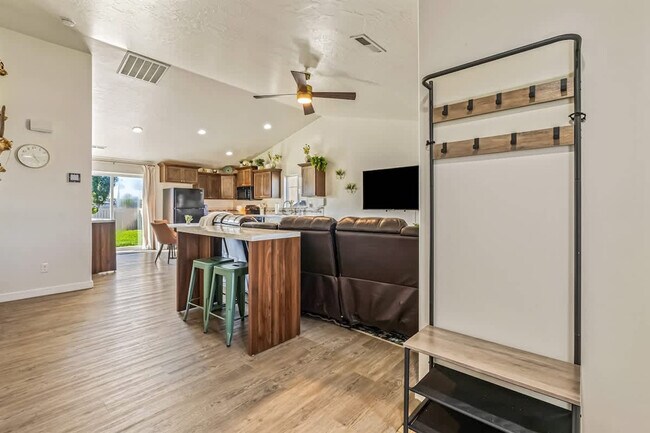 Photo - 103 N Voyage Ave Unit ID1460921P