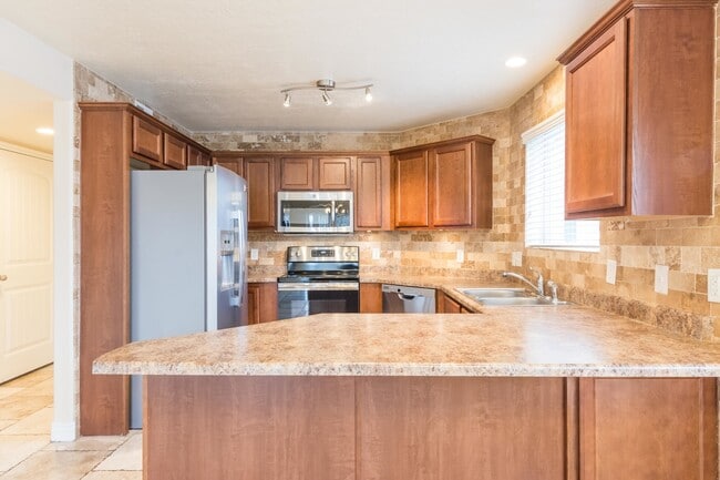 Photo - 3 Bedroom/2 bathroom Condo in Sandy