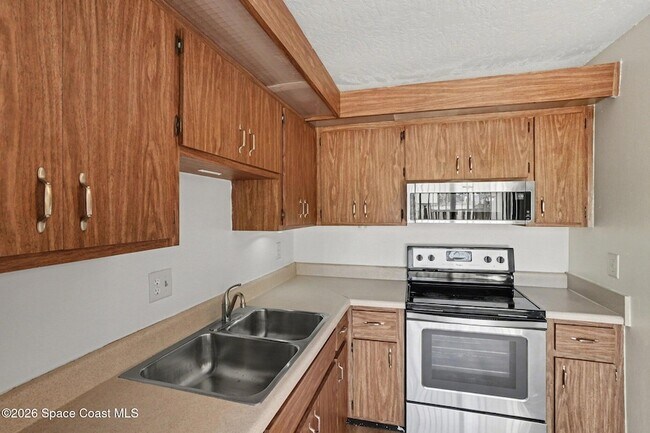 Photo - 3915 Vista Oaks Cir NE