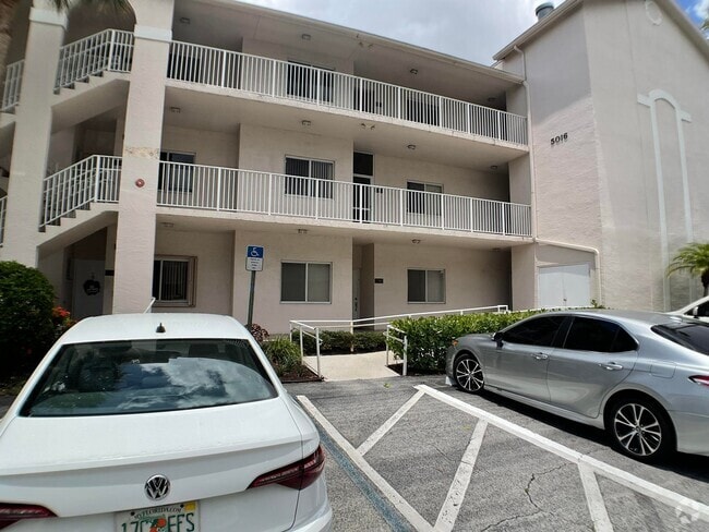 Building Photo - 5016 Rose Hill Dr Unit 2-303 Rental