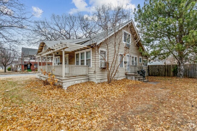 Building Photo - Central and Crestway Duplex Unit 4404 E Central upstairs Rental