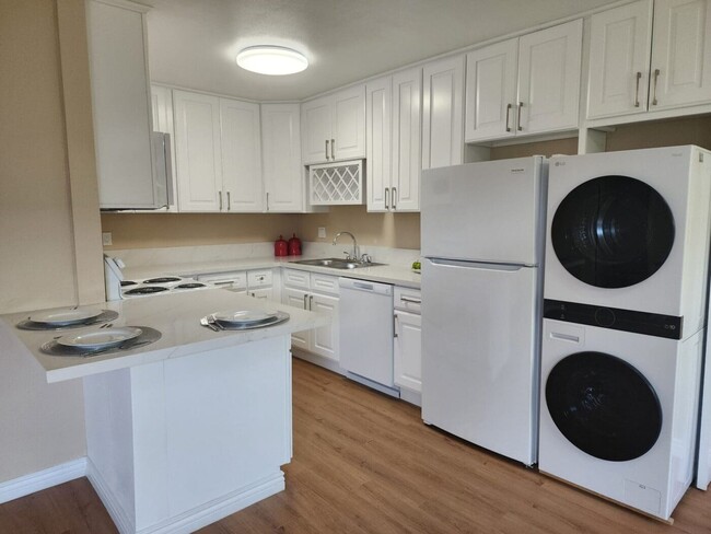 3x2 Kitchen - Casa De Helix La Mesa, Brand New Kitchen, w/d Rental