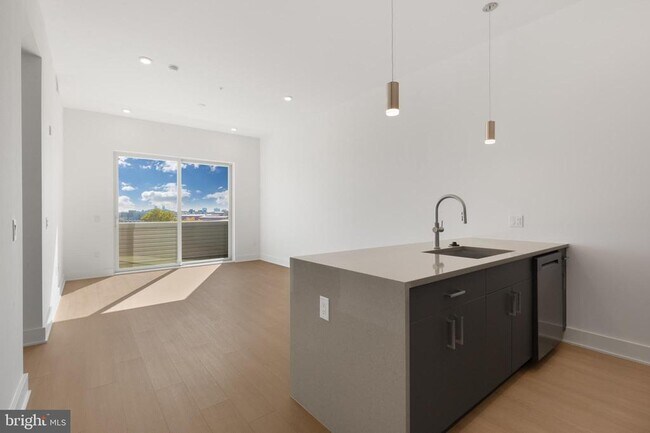 Building Photo - 1731 Tilghman St Unit 403