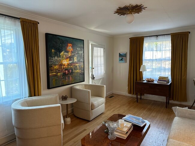 Photo - 1410 Gentry Ln