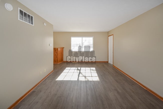 Photo - 47 Meadow Ct W