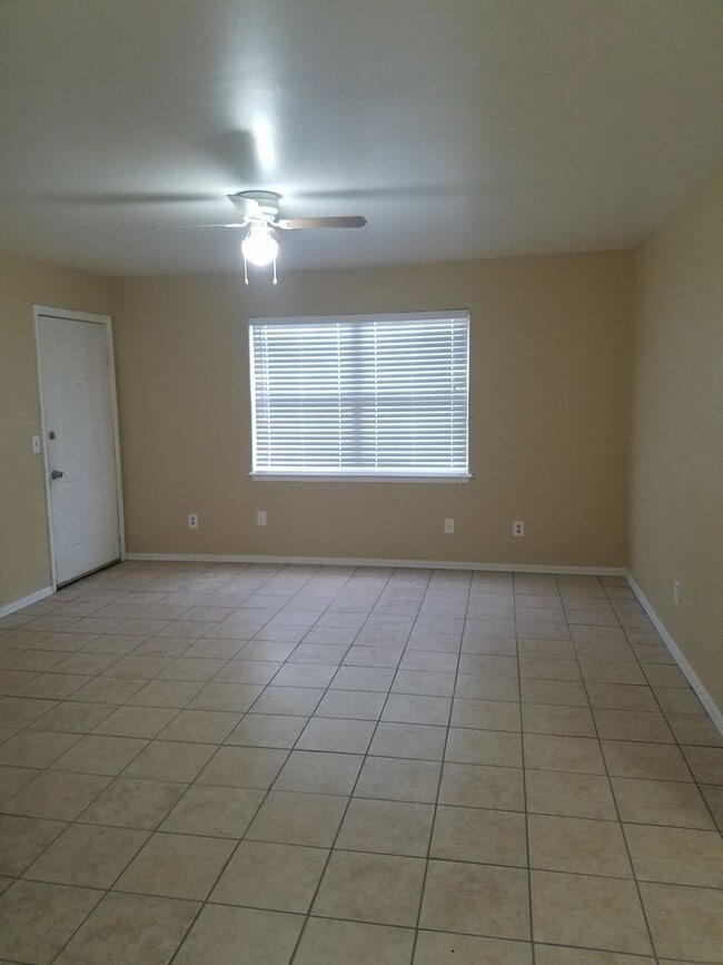 2 Bedroom, 1.5 Bathroom 1st Floor Condo wi... - 2 Bedroom, 1.5 Bathroom 1st Floor Condo wi... Unidad #238