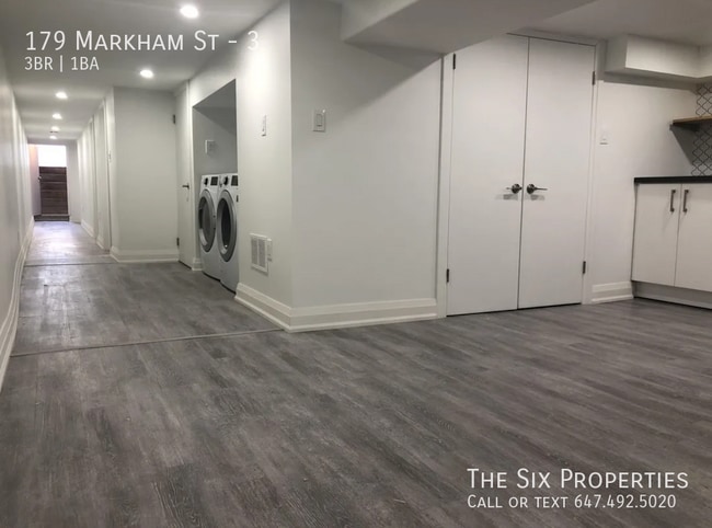 Photo - Three Bedroom Lower Level Apartment Near Dundas St W & Bathurst St Unité 3