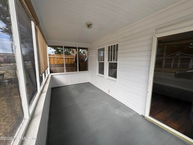 Photo - 859 St Clair St