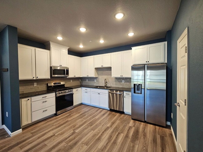 Photo - 9992 W Victoria Pl Unit 203
