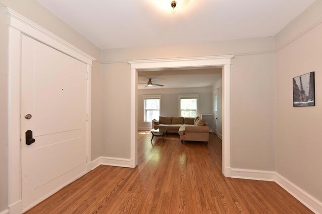 1714 E Kane Pl