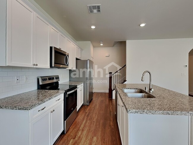 Photo - 1521 Golden Hour Ave