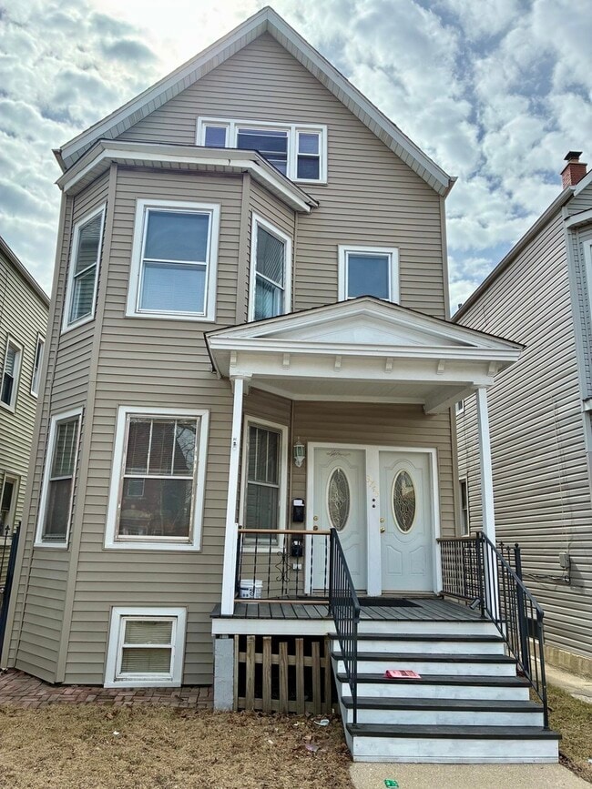 Building Photo - 3745 W Diversey Ave Unit 1 Rental