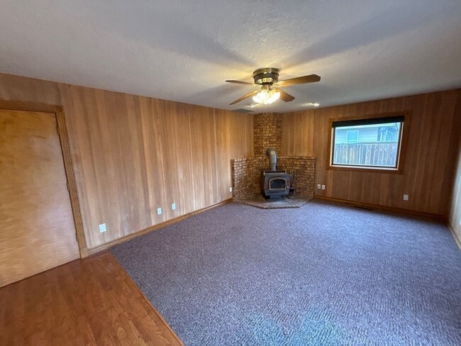 Building Photo - 460 SE Conifer Pl