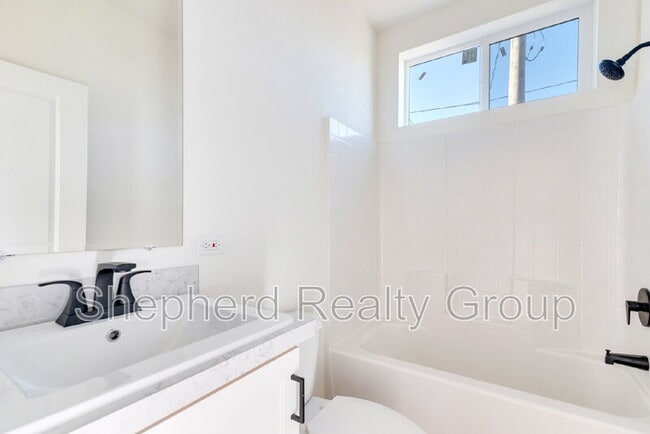 Photo - 15914 Dauchy Ave