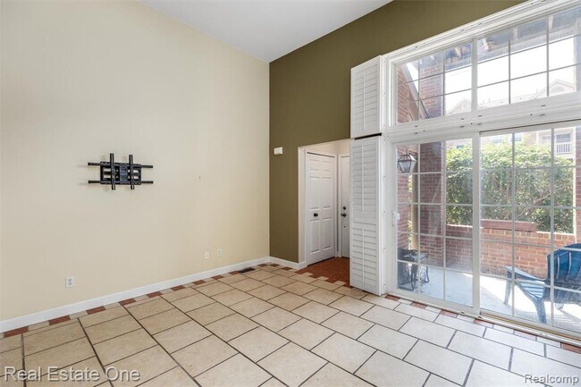 Photo - 2847 Barclay Way