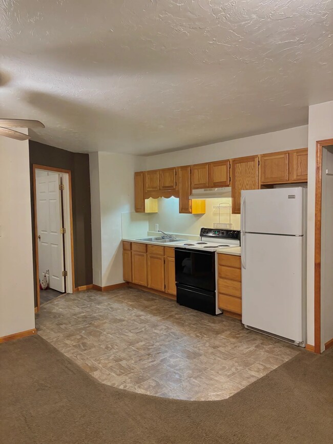Photo - 912 N State Rd Unit 5