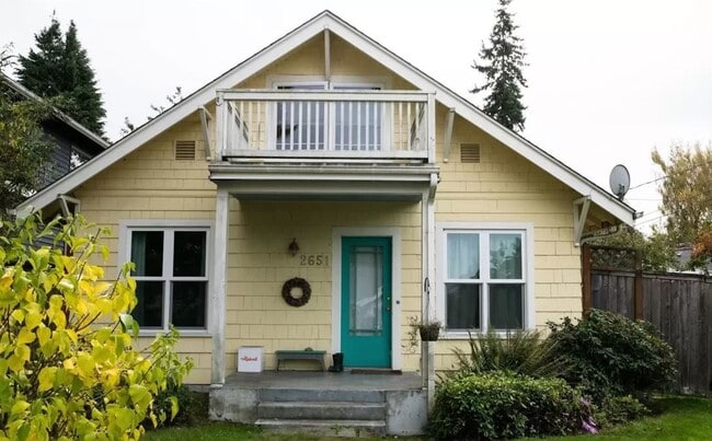 Building Photo - Lovely Craftsman Style Home Ballard !