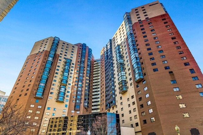 Building Photo - Beautiful And Modern 1 Bed, 1 Bath Condo In Prime Location With High Walk Score In Alta Vista